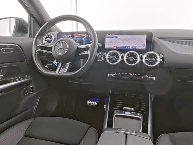Mercedes-Benz GLA-KLASSE 250 e AMG Face Lift Plug-In Hybride | AMG Line | Sfeerverlichting | Dosehoek Assist | Multi beam LED koplampen | Stuur en Steolverwarming | Inclusief 24 maanden Mercedes-Benz Certified garantie voor Europa.