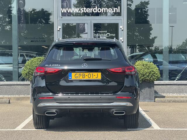 Mercedes-Benz GLA-KLASSE 250 e AMG Line l Automaat I MBUX l 360° camera l Wegklapbare Trekhaak l Memory l Tempomaat l Stoelverwarming l l Leder/alcantara l Widescreen l Augmented Reality l Airconditioning l
