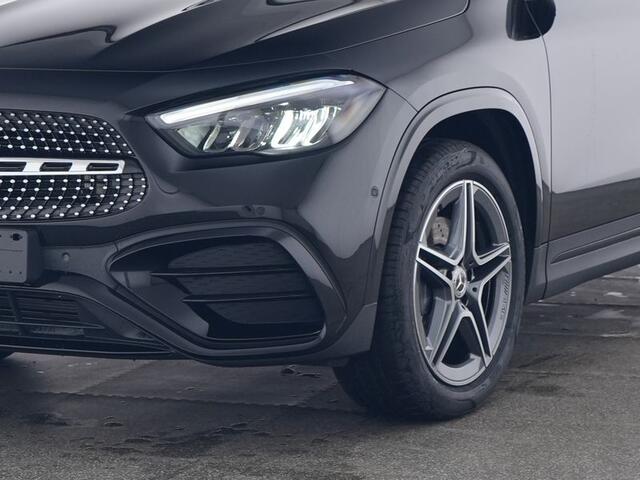 Mercedes-Benz GLA-KLASSE 250 e AMG Face Lift Plug-In Hybride Edition AMG Line | Panorama Schuif-Kanteldak | Night Pakket | Stuur en Stoelverwarming. Inclusief 24 maanden MB Certified garantie voor Europa.