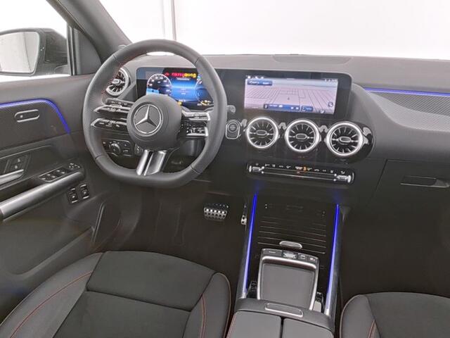 Mercedes-Benz GLA-KLASSE 250 e AMG Face Lift Plug-In Hybride Edition AMG Line | Panorama Schuif-Kanteldak | Night Pakket | Stuur en Stoelverwarming. Inclusief 24 maanden MB Certified garantie voor Europa.