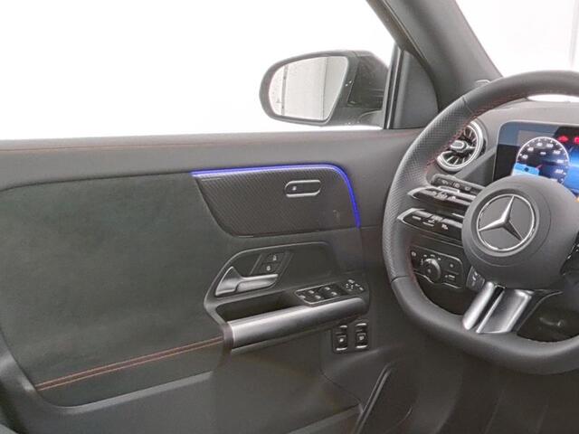 Mercedes-Benz GLA-KLASSE 250 e AMG Face Lift Plug-In Hybride Edition AMG Line | Panorama Schuif-Kanteldak | Night Pakket | Stuur en Stoelverwarming. Inclusief 24 maanden MB Certified garantie voor Europa.