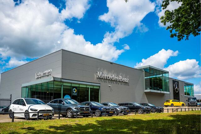 Mercedes-Benz GLA-KLASSE 250 e AMG Face Lift Plug-In Hybride Edition AMG Line | Panorama Schuif-Kanteldak | Night Pakket | Stuur en Stoelverwarming. Inclusief 24 maanden MB Certified garantie voor Europa.