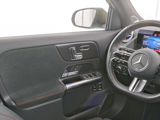 Mercedes-Benz GLA-KLASSE 250 e AMG Nightpakket Face Lift Plug-In Hybride | Panoramadak | Burmester Audio | Rijassistentie Pack | Memory | Stuur- en Stoelverwarming | Inclusief 24 maanden Mercedes-Benz Certified garantie voor Europa.