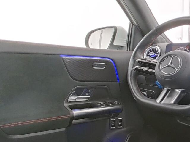 Mercedes-Benz GLA-KLASSE 250 e AMG Face Lift Plug-In Hybride AMG Line Advanced Plus | Panorama Schuif-Kanteldak | Dodehoek Assist | Stuur en Stoelverwarming. Inclusief 24 maanden MB Certified garantie voor Europa.