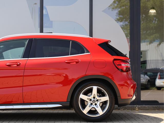 Mercedes-Benz GLA-KLASSE 220 4MATIC AMG Automaat | Pano | Harman/Kardon | Haak | Leder |