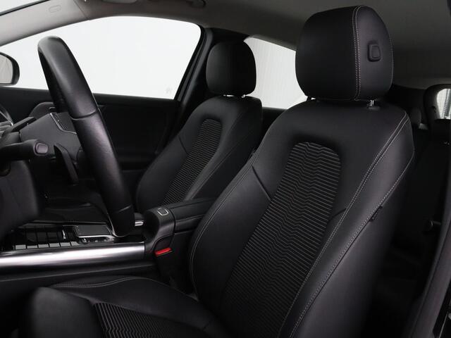 Mercedes-Benz GLA-KLASSE 250e Style | Stoelverwarming | Camera | Cruise control | Carplay | Widescreen | LMV 18 inch | Half leder | DAB+