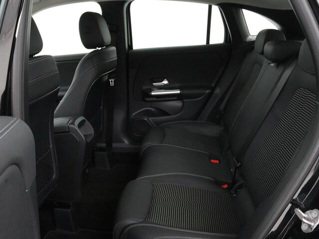 Mercedes-Benz GLA-KLASSE 250e Style | Stoelverwarming | Camera | Cruise control | Carplay | Widescreen | LMV 18 inch | Half leder | DAB+