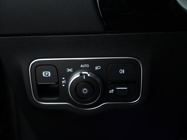 Mercedes-Benz GLA-KLASSE 180 Business Solution Luxury | Trekhaak | Parkeerpakket met achteruitrijcamera | Keyless-Go comfortpakket | EASY PACK achterklep | GUARD 360 ° Vehicle protection Plus | USB-pakket plus | Stoelverwarming voor |