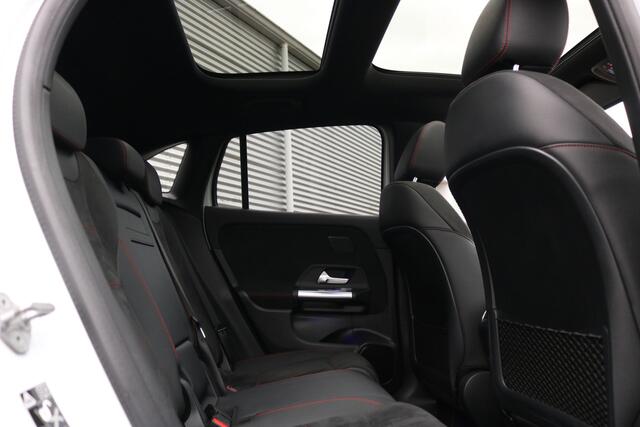 Mercedes-Benz GLA-KLASSE 200 AMG Pakket (Panoramadak Sportleder/Memory Widescreen M-Bux Multibeam PrivacyGlass 19InchAMG)