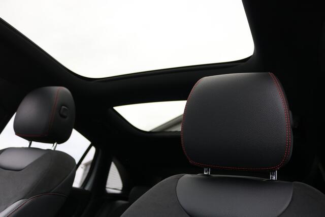 Mercedes-Benz GLA-KLASSE 200 AMG Pakket (Panoramadak Sportleder/Memory Widescreen M-Bux Multibeam PrivacyGlass 19InchAMG)