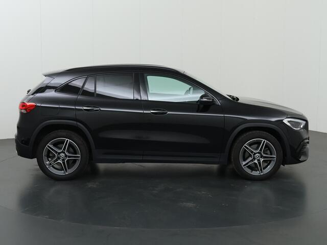 Mercedes-Benz GLA-KLASSE 250 e AMG Line | Night | Distronic | 360 graden camera | Stoelverwarming |