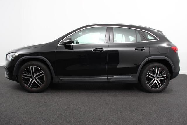 Mercedes-Benz GLA-KLASSE 200 Automaat Progressive Line | Navigatie | Stoelverwarming | Park Assist | Parkeersensoren | Camera | Spiegelpakket | LED koplamp High Performance | Elektrische achterklep | Seat-comfort Pack|
