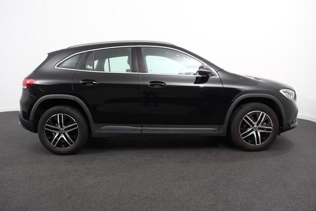 Mercedes-Benz GLA-KLASSE 200 Automaat Progressive Line | Navigatie | Stoelverwarming | Park Assist | Parkeersensoren | Camera | Spiegelpakket | LED koplamp High Performance | Elektrische achterklep | Seat-comfort Pack|
