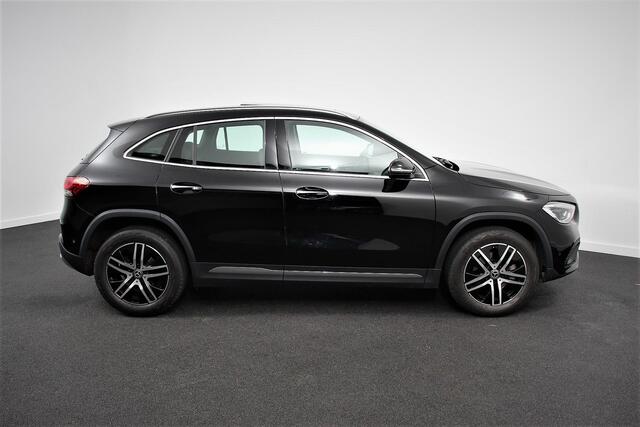 Mercedes-Benz GLA-KLASSE 200 163pk Automaat Progressive Premium | DEMO ! | Panorama dak Half lederen bekleding Navigatie Camera Stoelverwarming Electrisch bedienbare achterklep Led