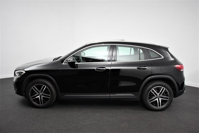 Mercedes-Benz GLA-KLASSE 200 163pk Automaat Progressive Premium | DEMO ! | Panorama dak Half lederen bekleding Navigatie Camera Stoelverwarming Electrisch bedienbare achterklep Led