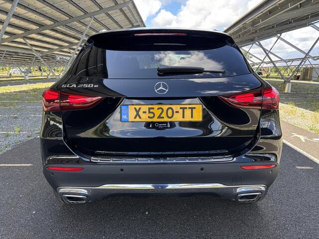 Mercedes-Benz GLA-KLASSE 250 e Luxury Line | Panoramadak | Multibeam LED | Stoelverwarming | Sfeerverlichting |