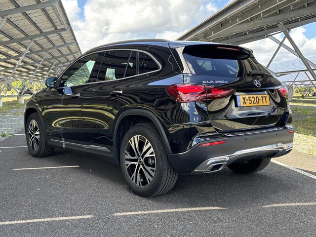 Mercedes-Benz GLA-KLASSE 250 e Luxury Line | Panoramadak | Multibeam LED | Stoelverwarming | Sfeerverlichting |