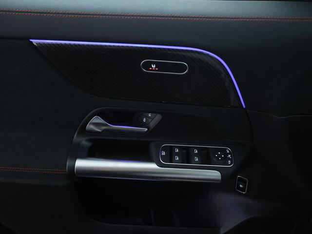 Mercedes-Benz GLA-KLASSE 180 Business Solution AMG | Trekhaak | Nightpakket | Parkeerpakket met achteruitrijcamera | Keyless-Go comfortpakket | GUARD 360 ° Vehicle protection Plus | Dodehoekassistent | EASY PACK achterklep |