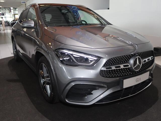 Mercedes-Benz GLA-KLASSE 180 Business Solution AMG | Panoramaschuifdak | Premium Plus | head-up display | Trekhaak