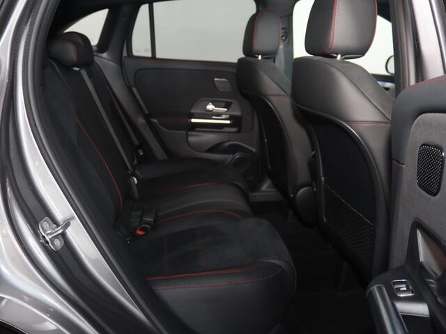 Mercedes-Benz GLA-KLASSE 180 Business Solution AMG | Panoramaschuifdak | Premium Plus | head-up display | Trekhaak