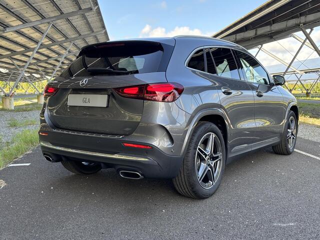 Mercedes-Benz GLA-KLASSE 180 Business Solution AMG | Panoramadak | Memory stoelen | Head-up display | Trekhaak | 360 camera | Sfeerverlichting |