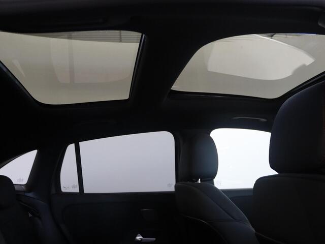 Mercedes-Benz GLA-KLASSE 180 Business Solution AMG | Panoramadak | Trekhaak | Memory stoelen | Head-up display | Sfeerverlichting | 360 camera |