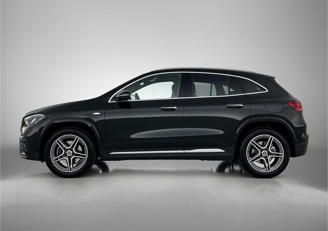 Mercedes-Benz GLA-KLASSE 250 e Business Solution AMG | Trekhaak | Parkeerpakket met achteruitrijcamera | Keyless-Go comfortpakket | EASY PACK achterklep | Stoelverwarming voor | USB-pakket plus | Dodehoekassistent | Sfeerverlichting |