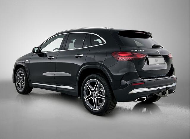 Mercedes-Benz GLA-KLASSE 250 e Business Solution AMG | Trekhaak | Parkeerpakket met achteruitrijcamera | Keyless-Go comfortpakket | EASY PACK achterklep | Stoelverwarming voor | USB-pakket plus | Dodehoekassistent | Sfeerverlichting |