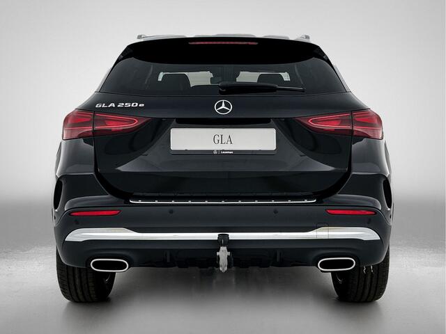 Mercedes-Benz GLA-KLASSE 250 e Business Solution AMG | Trekhaak | Parkeerpakket met achteruitrijcamera | Keyless-Go comfortpakket | EASY PACK achterklep | Stoelverwarming voor | USB-pakket plus | Dodehoekassistent | Sfeerverlichting |