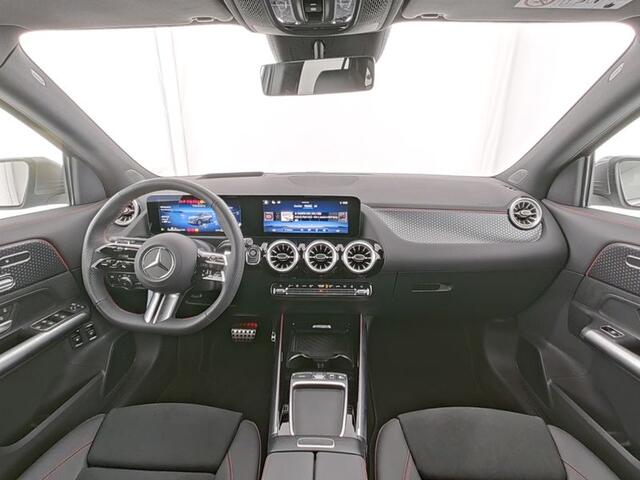 Mercedes-Benz GLA-KLASSE 250 e AMG Face Lift Plug-In Hybride | AMG Line Premium Plus | Trekhaak | Panorama Schuif-Kanteldak | 20 Inch AMG Velgen | Sfeerverlichting | Inclusief 24 maanden MB Certified garantie voor Europa.