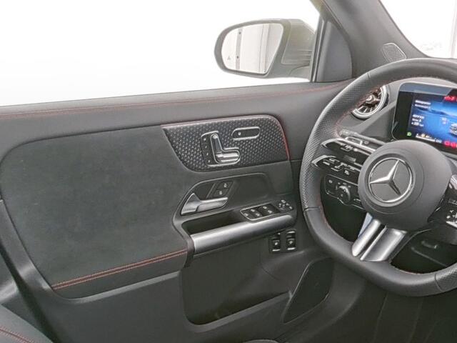 Mercedes-Benz GLA-KLASSE 250 e AMG Face Lift Plug-In Hybride | AMG Line Premium Plus | Trekhaak | Panorama Schuif-Kanteldak | 20 Inch AMG Velgen | Sfeerverlichting | Inclusief 24 maanden MB Certified garantie voor Europa.