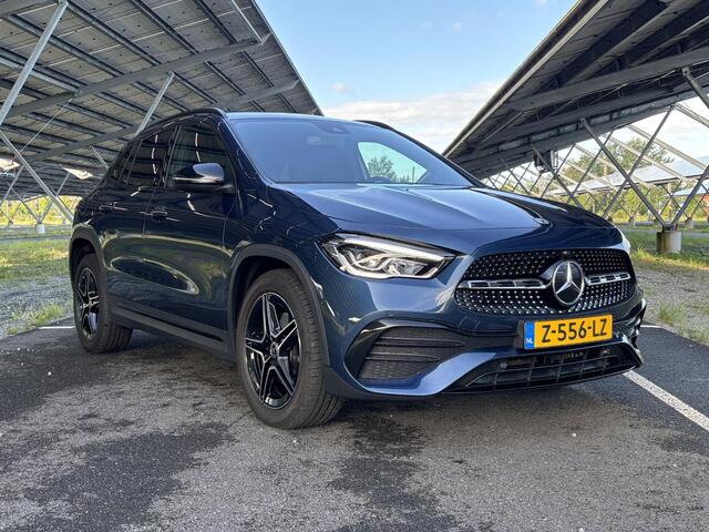 Mercedes-Benz GLA-KLASSE 250 e AMG Line | Night | Panoramadak | Sfeerverlichting | Parkeercamera | Apple carplay |