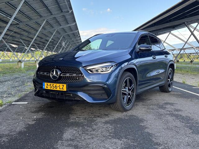 Mercedes-Benz GLA-KLASSE 250 e AMG Line | Night | Panoramadak | Sfeerverlichting | Parkeercamera | Apple carplay |
