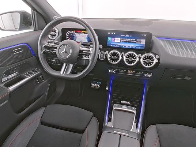 Mercedes-Benz GLA-KLASSE 250 e AMG Nightpakket Face Lift Plug-In Hybride | Panoramadak | Rijassistentie Pack | Burmester® | 360° camera | Keyless Go | Inclusief 24 maanden Mercedes-Benz Certified garantie voor Europa.