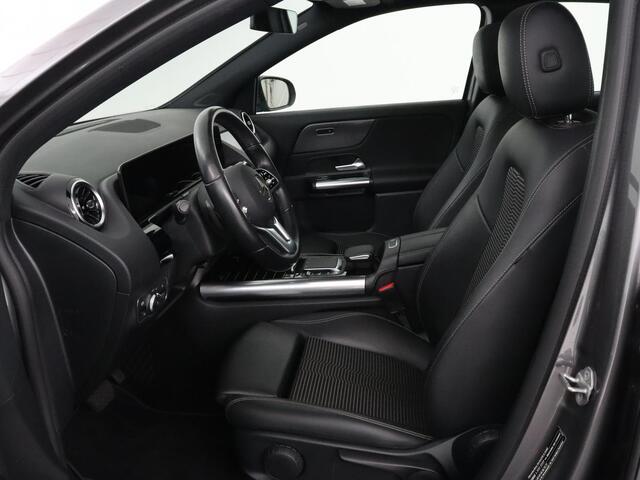 Mercedes-Benz GLA-KLASSE 250e Urban | Panoramadak | Stoelverwarming | Trekhaak | Carplay | Half leder | Camera | Navigatie | Widescreen | Park Assist | Climate control | Full LED