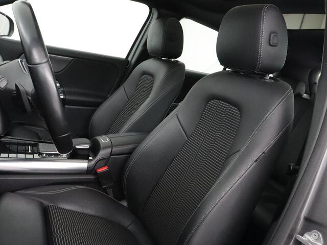 Mercedes-Benz GLA-KLASSE 250e Urban | Panoramadak | Stoelverwarming | Trekhaak | Carplay | Half leder | Camera | Navigatie | Widescreen | Park Assist | Climate control | Full LED