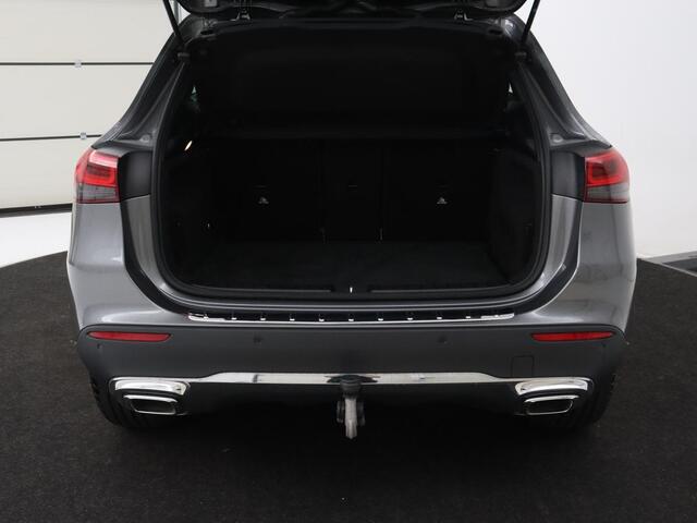 Mercedes-Benz GLA-KLASSE 250e Urban | Panoramadak | Stoelverwarming | Trekhaak | Carplay | Half leder | Camera | Navigatie | Widescreen | Park Assist | Climate control | Full LED