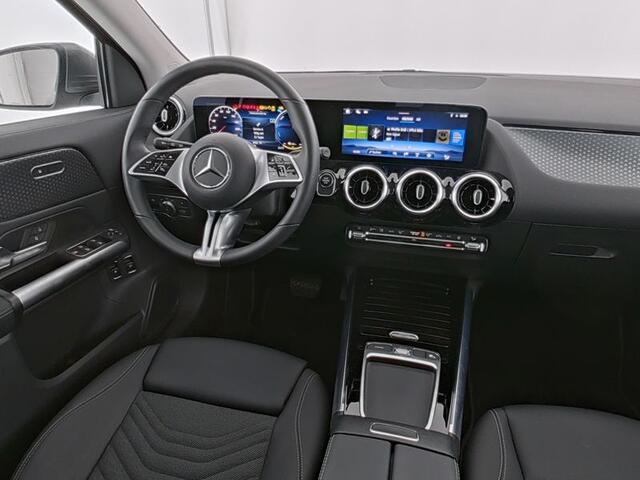 Mercedes-Benz GLA-KLASSE 250 e Face Lift Plug-In Hybride | Trekhaak | Ledkoplampen | Stuur en Stoelverwarming | 11kW Laden | Inclusief 24 maanden MB Certified garantie voor Europa.