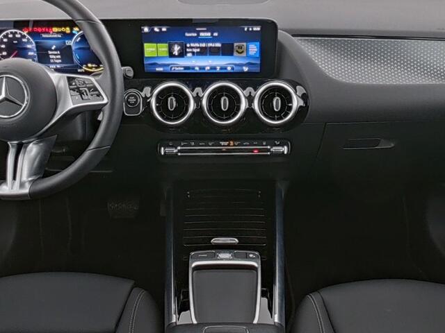 Mercedes-Benz GLA-KLASSE 250 e Face Lift Plug-In Hybride | Trekhaak | Ledkoplampen | Stuur en Stoelverwarming | 11kW Laden | Inclusief 24 maanden MB Certified garantie voor Europa.