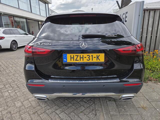 Mercedes-Benz GLA-KLASSE 250 e Progressive 18"/Stoelverwarming/Adaptieve cruise/Keyless/Camera/Elektrische klep/Apple Carplay & Android