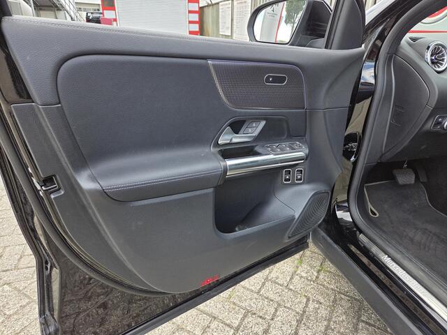 Mercedes-Benz GLA-KLASSE 250 e Progressive 18"/Stoelverwarming/Adaptieve cruise/Keyless/Camera/Elektrische klep/Apple Carplay & Android