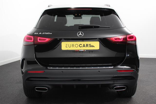 Mercedes-Benz GLA-KLASSE 250 e 218PK phev AMG Line | Navigatie | Parkeersensoren | Camera | Elektrisch panormadak | Adaptive Cruise Control | Stoelverwarming | Ledverlichting | Elektrische achterklep | Virtual Cockpit | Climatronic