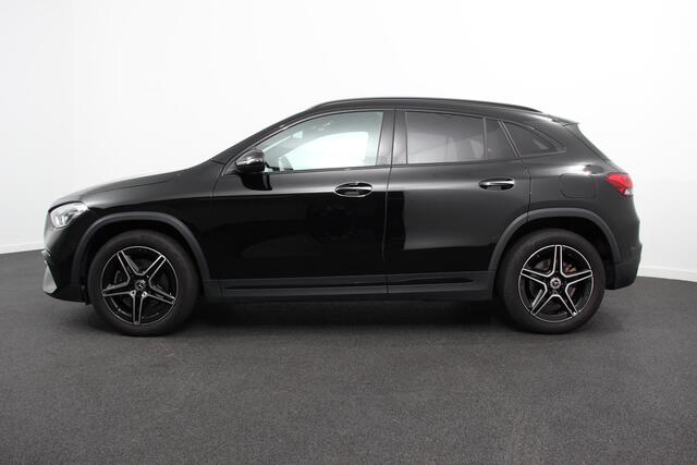 Mercedes-Benz GLA-KLASSE 250 e 218PK phev AMG Line | Navigatie | Parkeersensoren | Camera | Elektrisch panormadak | Adaptive Cruise Control | Stoelverwarming | Ledverlichting | Elektrische achterklep | Virtual Cockpit | Climatronic