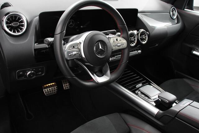 Mercedes-Benz GLA-KLASSE 250 e 218PK phev AMG Line | Navigatie | Parkeersensoren | Camera | Elektrisch panormadak | Adaptive Cruise Control | Stoelverwarming | Ledverlichting | Elektrische achterklep | Virtual Cockpit | Climatronic