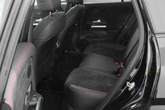 Mercedes-Benz GLA-KLASSE 250 e 218PK phev AMG Line | Navigatie | Parkeersensoren | Camera | Elektrisch panormadak | Adaptive Cruise Control | Stoelverwarming | Ledverlichting | Elektrische achterklep | Virtual Cockpit | Climatronic