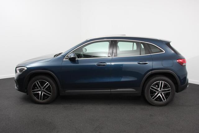 Mercedes-Benz GLA-KLASSE 200 163pk Automaat Progressive Mercedes-Benz GLA-klasse 200 Progressive | Navigatie | Panorama Dak | Camera | Cruise Control | LED Matrix | DAB | Memomy Stoel |
