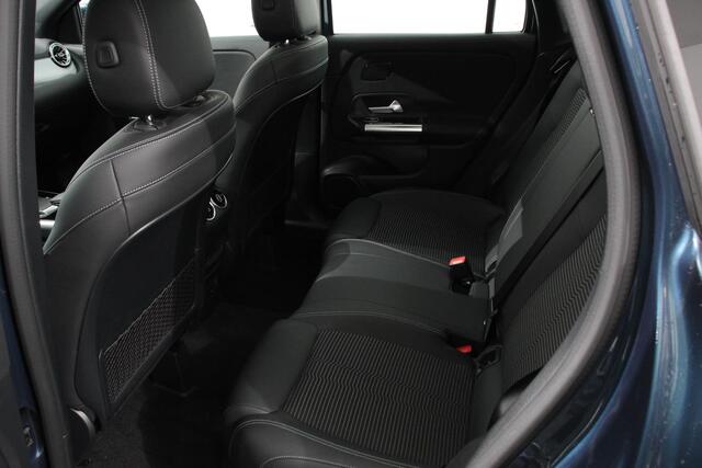 Mercedes-Benz GLA-KLASSE 200 163pk Automaat Progressive Mercedes-Benz GLA-klasse 200 Progressive | Navigatie | Panorama Dak | Camera | Cruise Control | LED Matrix | DAB | Memomy Stoel |