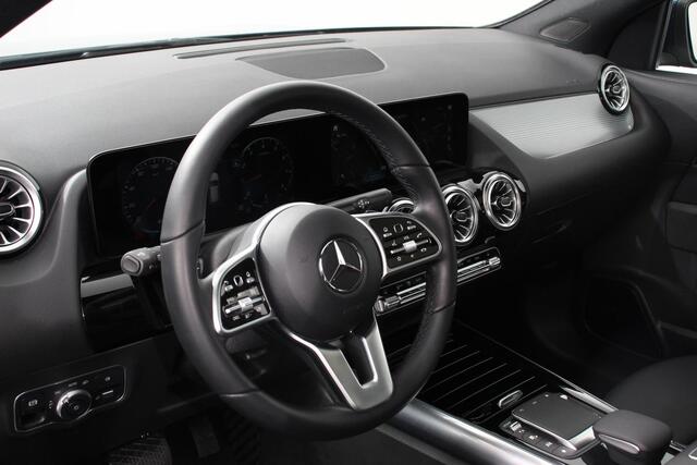 Mercedes-Benz GLA-KLASSE 200 163pk Automaat Progressive Mercedes-Benz GLA-klasse 200 Progressive | Navigatie | Panorama Dak | Camera | Cruise Control | LED Matrix | DAB | Memomy Stoel |
