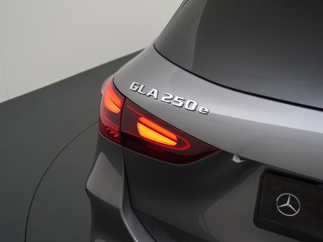 Mercedes-Benz GLA-KLASSE 250 e AMG Line | Pano Burmester Distronic 360 Camera