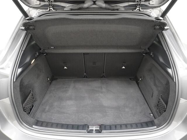 Mercedes-Benz GLA-KLASSE 250 e AMG Line | Pano Burmester Distronic 360 Camera